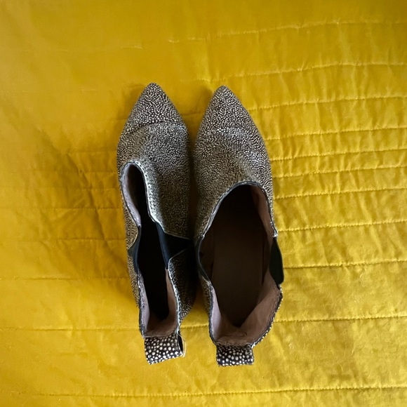 Madewell leopard print Calf Hair Chelsea Booties Size 9 - Picture 4 of 5